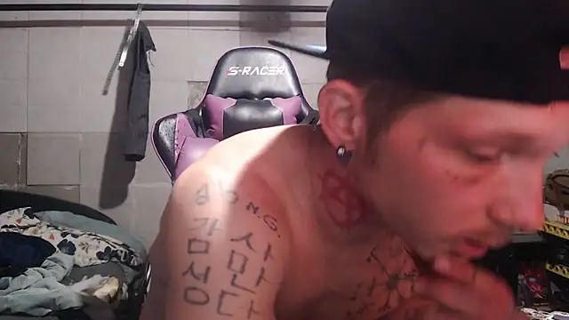 Snapshot of mastertrap chatting on 12/02/25, 06:20 mastertrap online show from 12/02/25, 06:20