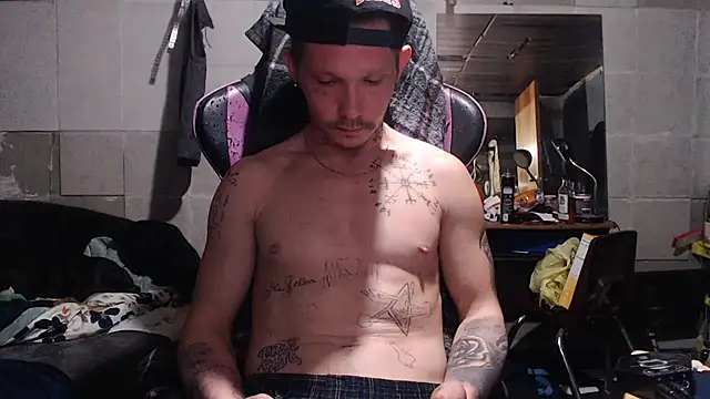 Snapshot of mastertrap chatting on 12/01/25, 05:30 mastertrap online show from 12/01/25, 05:30