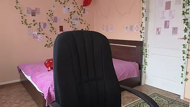 Ronda Roni online show from 04/13/26, 05:11