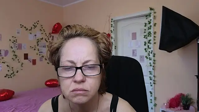 Ronda Roni online show from 04/10/26, 09:16