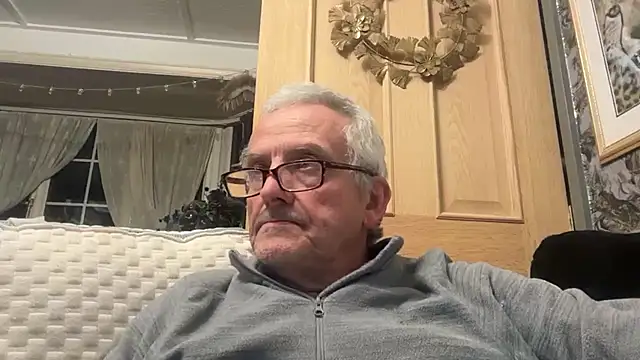 poggles online show from 10/27/25, 10:33