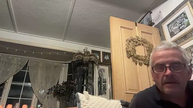 poggles online show from 10/30/25, 09:55