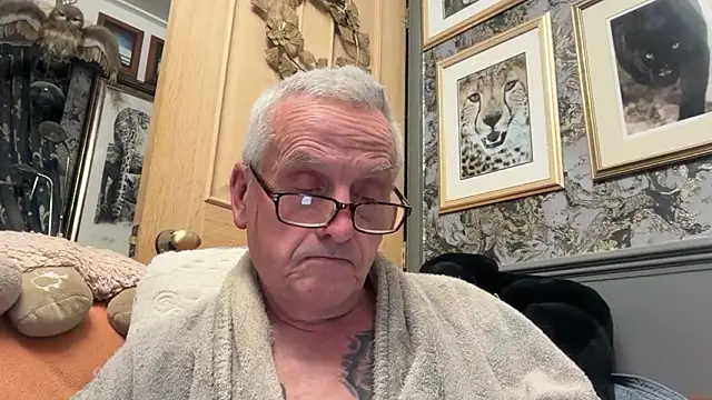 poggles online show from 02/15/26, 08:30