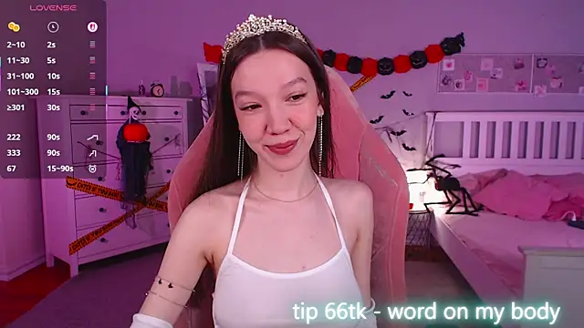 Shriya Sarann online show from 10/31/25, 02:02