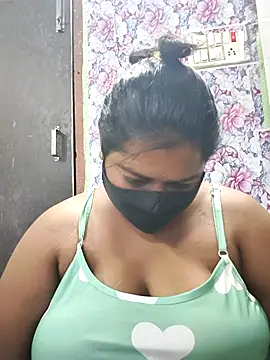 Liyaa 24 online show from 03/17/26, 09:45