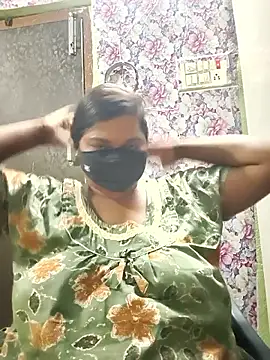 Liyaa 24 online show from 04/13/26, 04:22