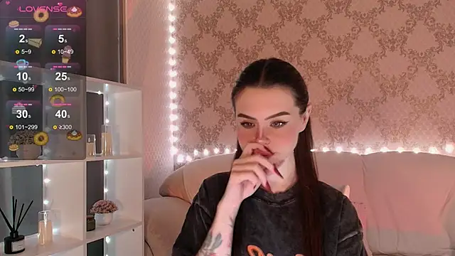 HolyMiax online show from 11/23/25, 03:27