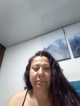 Snapshot of EmmaJhomson chatting on 06/19/26, 11:09 EmmaJhomson online show from 06/19/26, 11:09