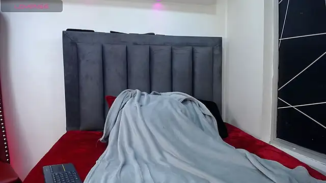 EmmaJhomson online show from 11/20/25, 08:20