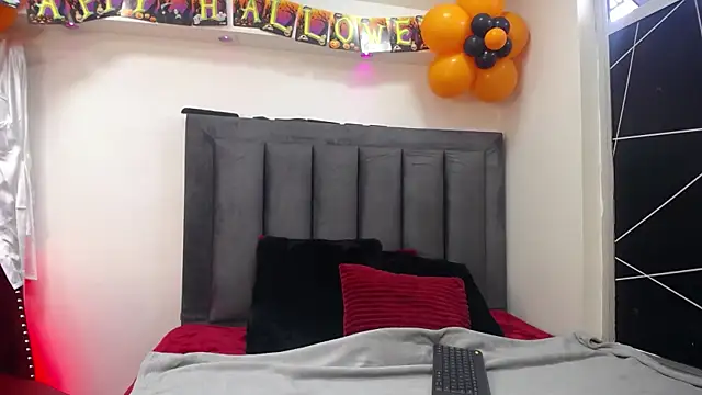 EmmaJhomson online show from 10/13/25, 08:10