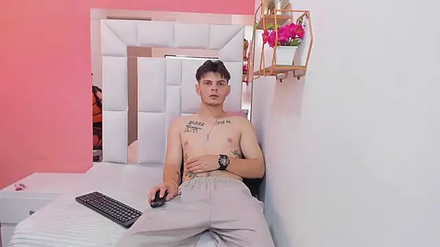 Snapshot of erickandnatasha_69 chatting on 02/14/26, 11:43 erickandnatasha 69 online show from 02/14/26, 11:43