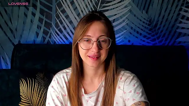 Snapshot of ChristyCrayme chatting on 10/12/25, 11:39 ChristyCrayme online show from 10/12/25, 11:39
