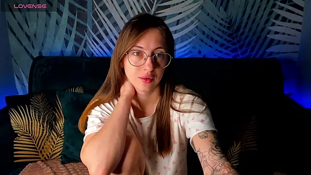 ChristyCrayme online show from 11/08/25, 10:57