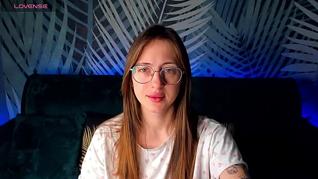 ChristyCrayme online show from 12/03/25, 10:42