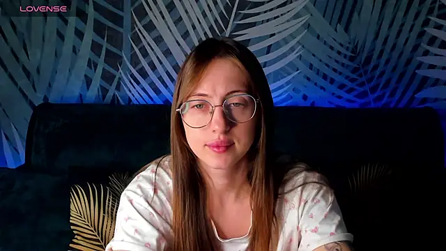 Snapshot of ChristyCrayme chatting on 10/13/25, 10:10 ChristyCrayme online show from 10/13/25, 10:10