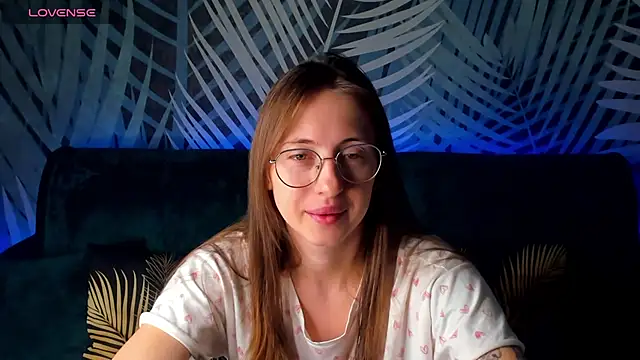 Snapshot of ChristyCrayme chatting on 10/14/25, 11:47 ChristyCrayme online show from 10/14/25, 11:47
