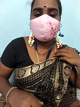 Snapshot of Tamil_riyalini12 chatting on 10/10/25, 05:25 Tamil riyalini12 online show from 10/10/25, 05:25