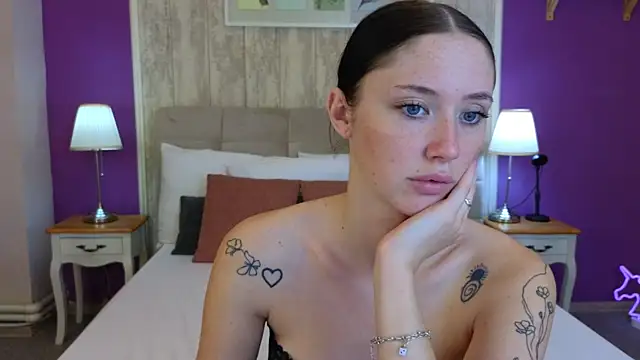 Snapshot of Ivanna__Rose chatting on 09/30/25, 04:35 Ivanna Rose online show from 09/30/25, 04:35