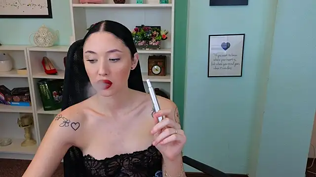 Snapshot of Ivanna__Rose chatting on 10/17/25, 05:37 Ivanna Rose online show from 10/17/25, 05:37