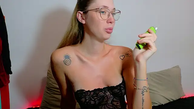 Snapshot of Ivanna__Rose chatting on 07/21/26, 03:30 Ivanna Rose online show from 07/21/26, 03:30