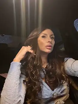 Snapshot of LunaBex chatting on 11/05/25, 04:37 LunaBex online show from 11/05/25, 04:37