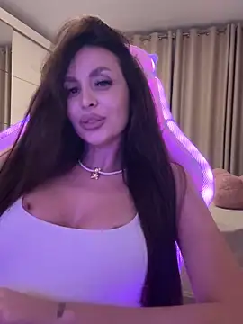 Snapshot of LunaBex chatting on 10/02/25, 05:05 LunaBex online show from 10/02/25, 05:05