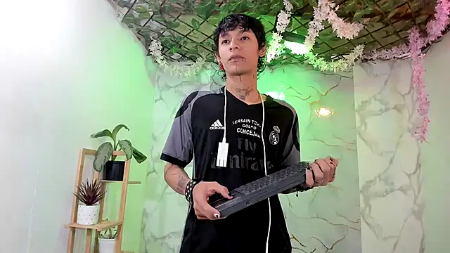 Bastian boyshot77 online show from 04/14/26, 07:08