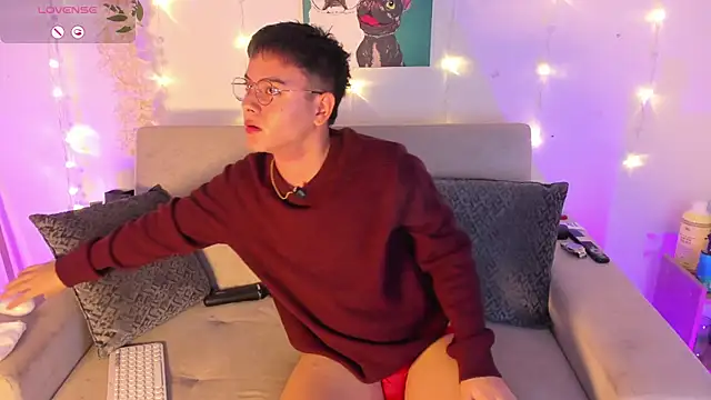 Snapshot of Young_Ben chatting on 07/16/26, 12:35 Young Ben online show from 07/16/26, 12:35