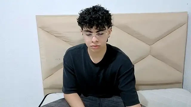 Snapshot of Kei_Dream chatting on 09/19/25, 03:32 Kei Dream online show from 09/19/25, 03:32