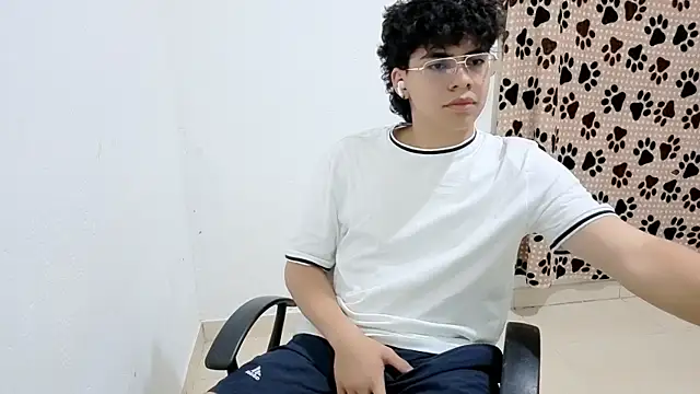 Snapshot of Kei_Dream chatting on 10/05/25, 02:02 Kei Dream online show from 10/05/25, 02:02