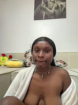 Snapshot of Lil-shawrie chatting on 03/07/26, 03:35 Lil-shawrie online show from 03/07/26, 03:35