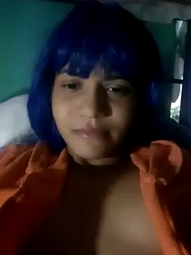 Snapshot of famousfox-69 chatting on 10/06/25, 04:24 famousfox-69 online show from 10/06/25, 04:24