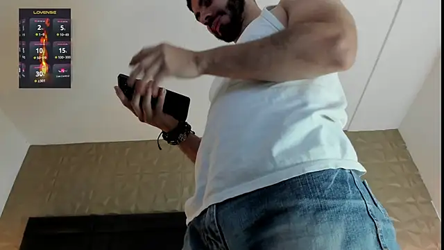 Snapshot of AxelThompson_ chatting on 10/08/25, 11:45 AxelThompson online show from 10/08/25, 11:45