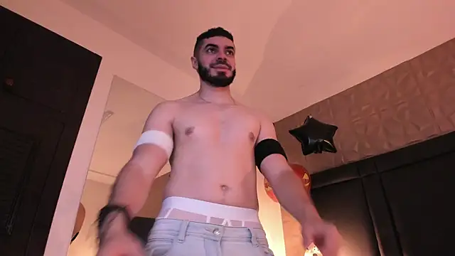 Snapshot of AxelThompson_ chatting on 10/25/25, 10:47 AxelThompson online show from 10/25/25, 10:47