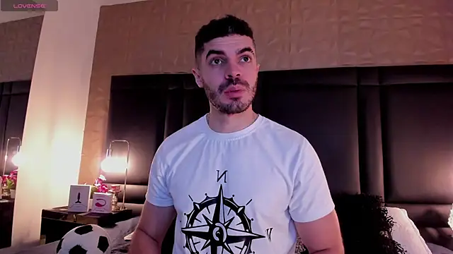 Snapshot of AxelThompson_ chatting on 11/06/25, 11:36 AxelThompson online show from 11/06/25, 11:36