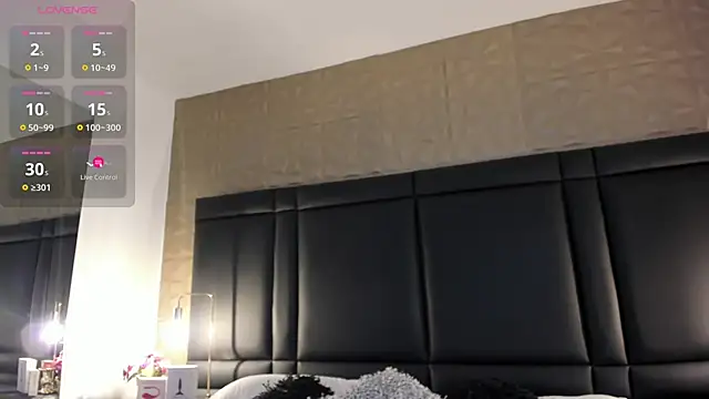 Snapshot of AxelThompson_ chatting on 11/04/25, 11:58 AxelThompson online show from 11/04/25, 11:58