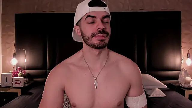 Snapshot of AxelThompson_ chatting on 11/12/25, 11:58 AxelThompson online show from 11/12/25, 11:58