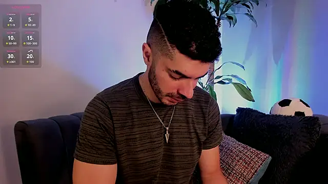 Snapshot of AxelThompson_ chatting on 12/16/25, 12:09 AxelThompson online show from 12/16/25, 12:09