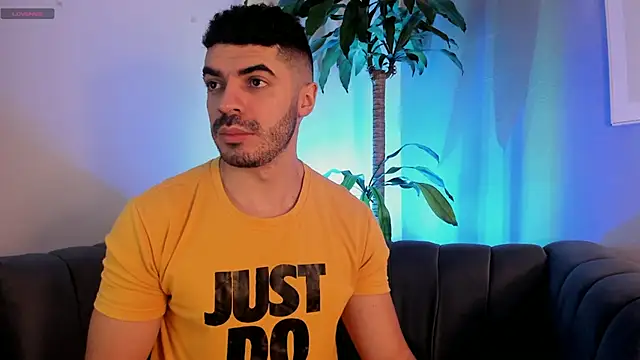 Snapshot of AxelThompson_ chatting on 12/14/25, 11:05 AxelThompson online show from 12/14/25, 11:05