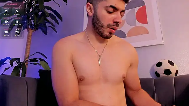 Snapshot of AxelThompson_ chatting on 12/05/25, 11:20 AxelThompson online show from 12/05/25, 11:20