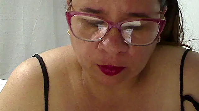 Snapshot of luciana69hot chatting on 09/09/25, 10:52 luciana69hot online show from 09/09/25, 10:52