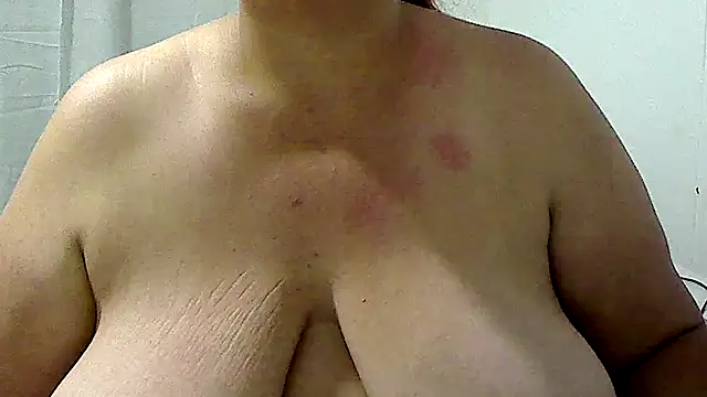 Snapshot of luciana69hot chatting on 05/05/26, 04:32 luciana69hot online show from 05/05/26, 04:32