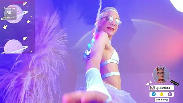 liiamluna  online show from 10/26/25, 09:31