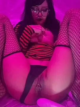 YourDevilGirl  online show from 04/17/26, 07:33