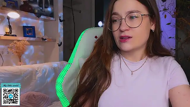 mia here online show from 10/26/25, 12:00