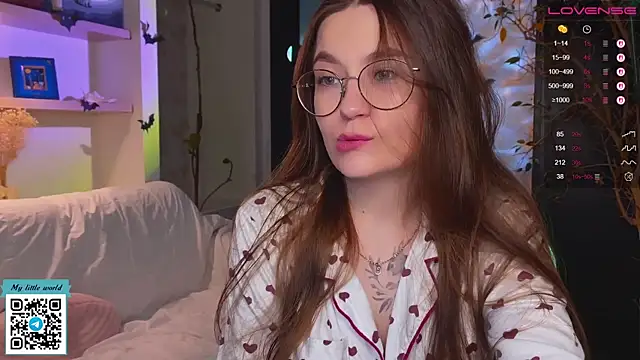 mia here online show from 10/28/25, 12:15