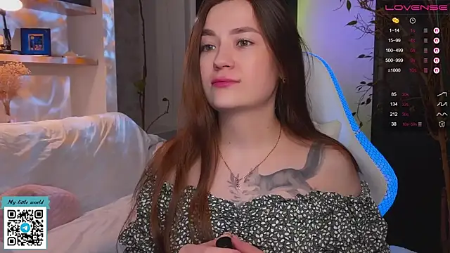 mia here online show from 10/21/25, 11:09