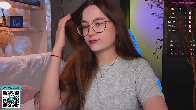 mia here online show from 10/24/25, 11:42