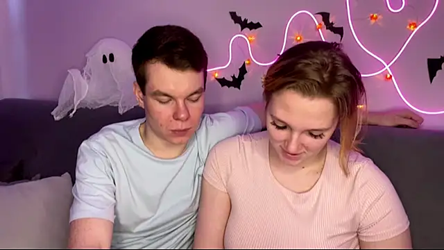 julielourens online show from 10/27/25, 08:15