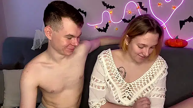 julielourens online show from 10/31/25, 08:11